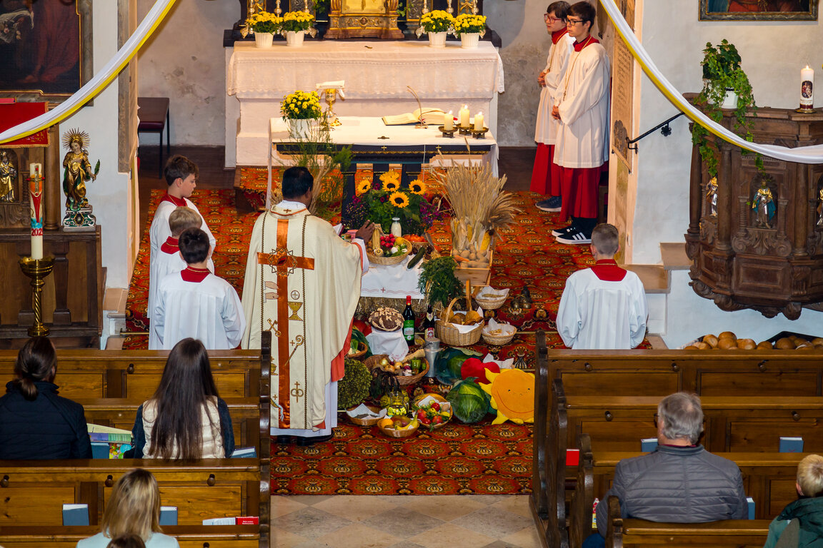 Image: _JA 24206 Erntedank in Hohenried, Kirche, Messe.jpg